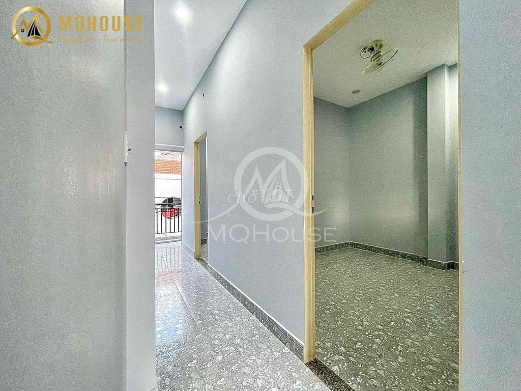 The owner rented the original two bedrooms, four bedrooms, Lạc Long Quân.