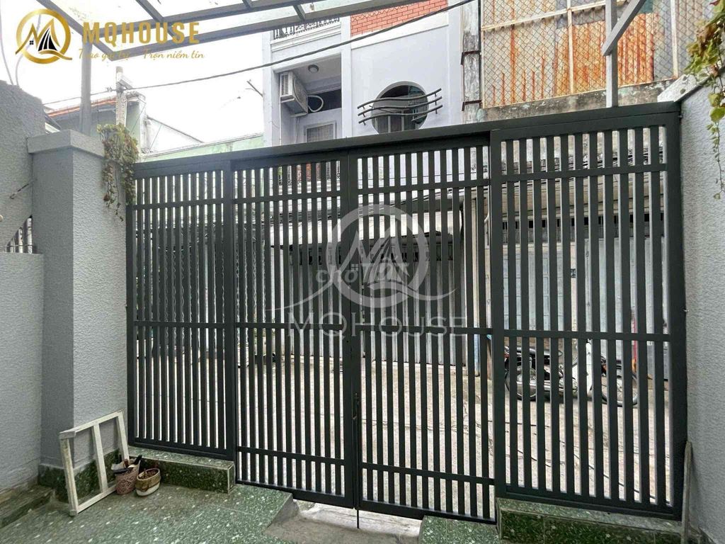 The owner rented the original two bedrooms, four bedrooms, Lạc Long Quân.