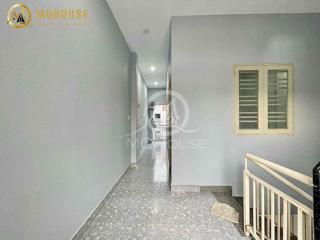 The owner rented the original two bedrooms, four bedrooms, Lạc Long Quân.
