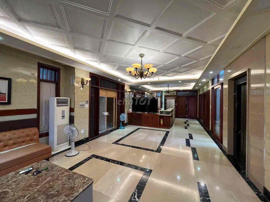 Rent house six bedrooms, swimming pool 65 million machines.