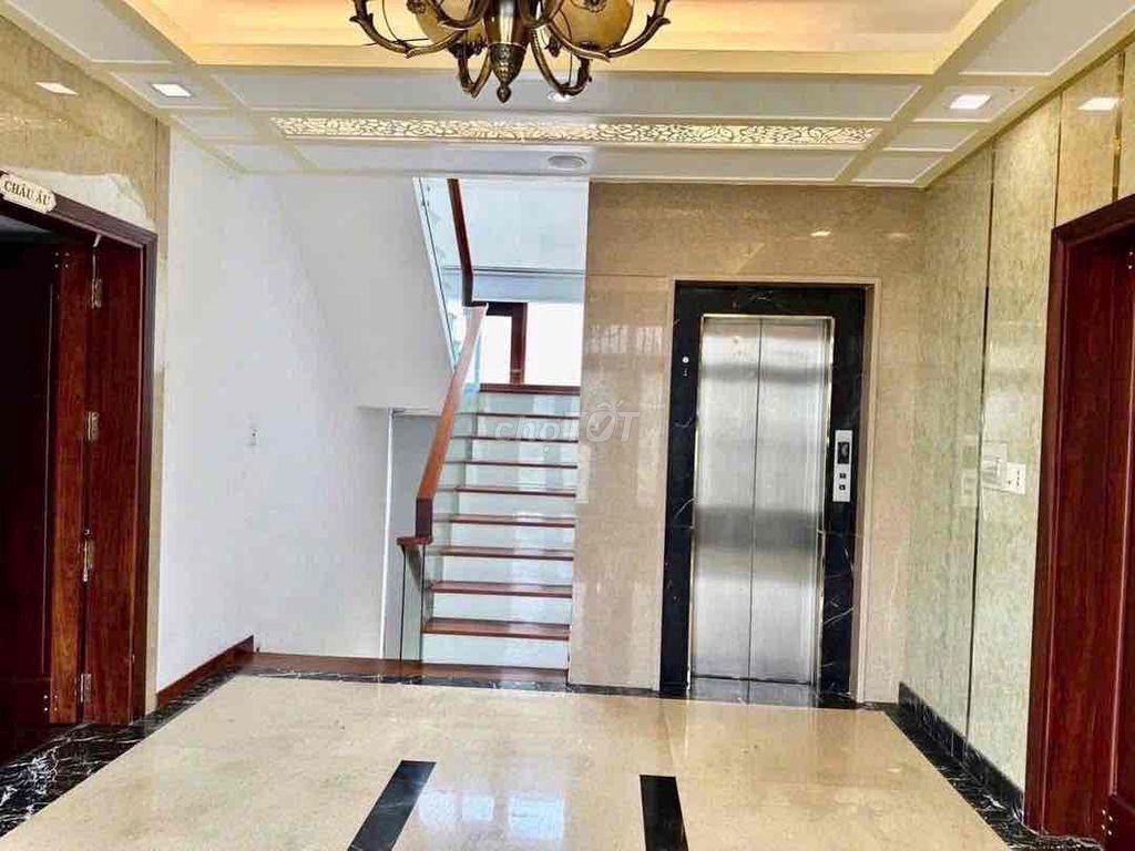 Rent house six bedrooms, swimming pool 65 million machines.