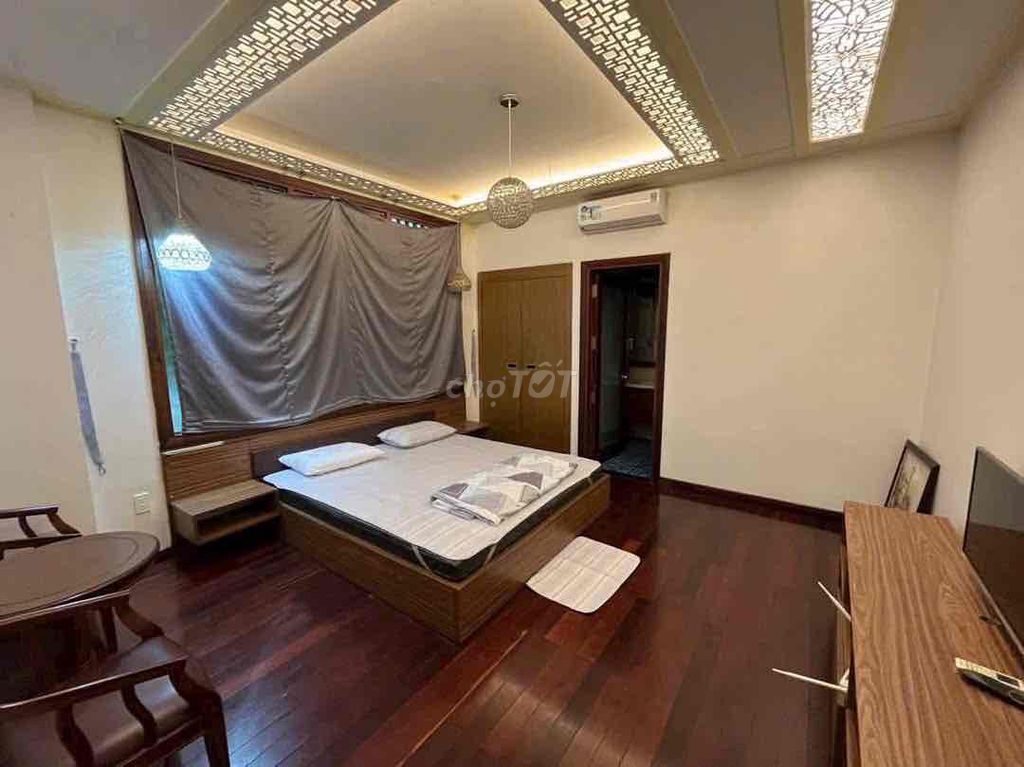 Rent house six bedrooms, swimming pool 65 million machines.