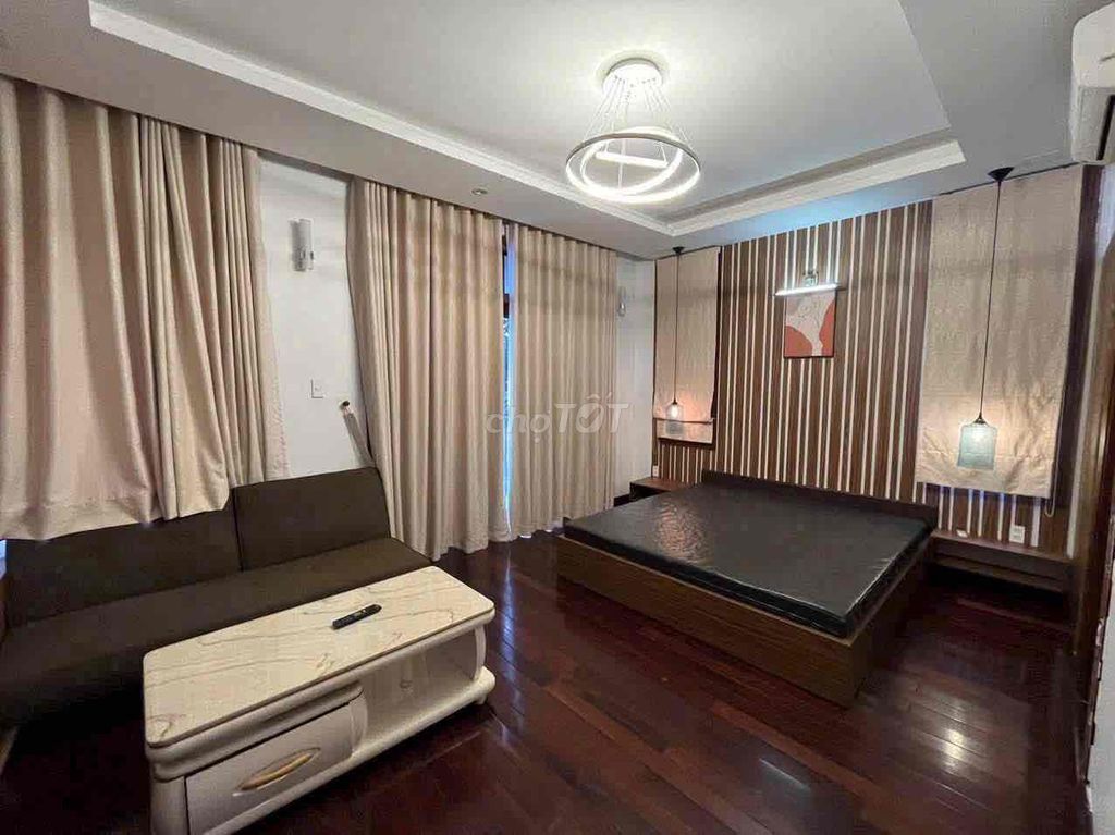 Rent house six bedrooms, swimming pool 65 million machines.