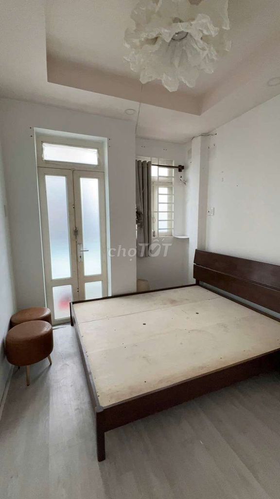 House 1 :1 03 4th floor x13 meters 3 Room 3 hẻm 25 Mai Hắc Đế toilet