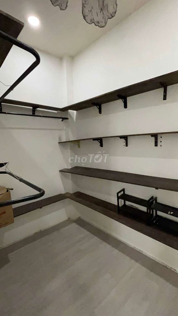 House 1 :1 03 4th floor x13 meters 3 Room 3 hẻm 25 Mai Hắc Đế toilet