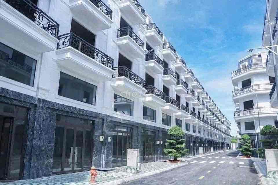 Rent security street area 220 meters 1 .1 3rd floor bedroom 5 toilets