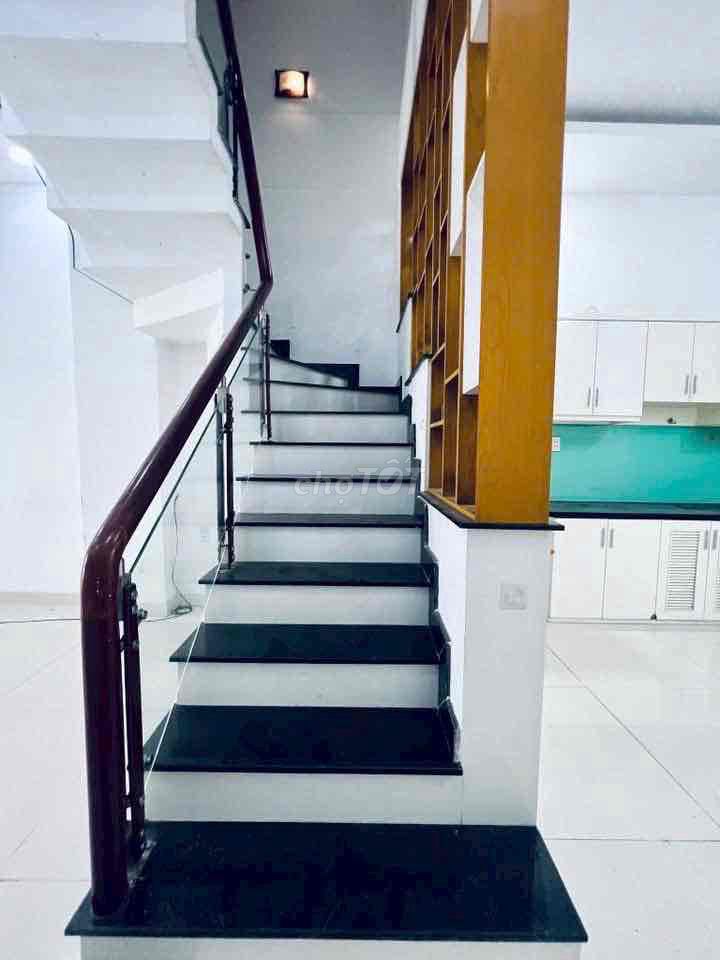 Rent security street area 220 meters 1 .1 3rd floor bedroom 5 toilets
