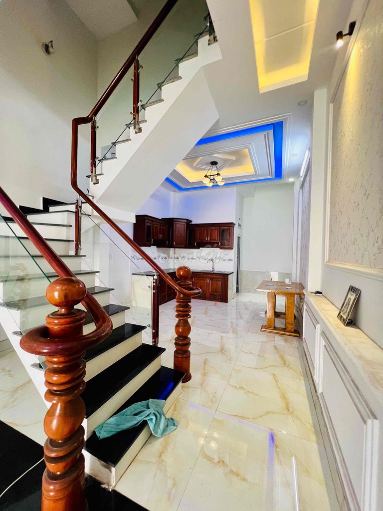 Rent a house right here in the Market of Ming area 220 meters 1 .1 .3rd floor bedroom 5 toilets on the Field of Engine
