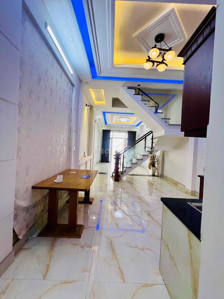 Rent a house right here in the Market of Ming area 220 meters 1 .1 .3rd floor bedroom 5 toilets on the Field of Engine