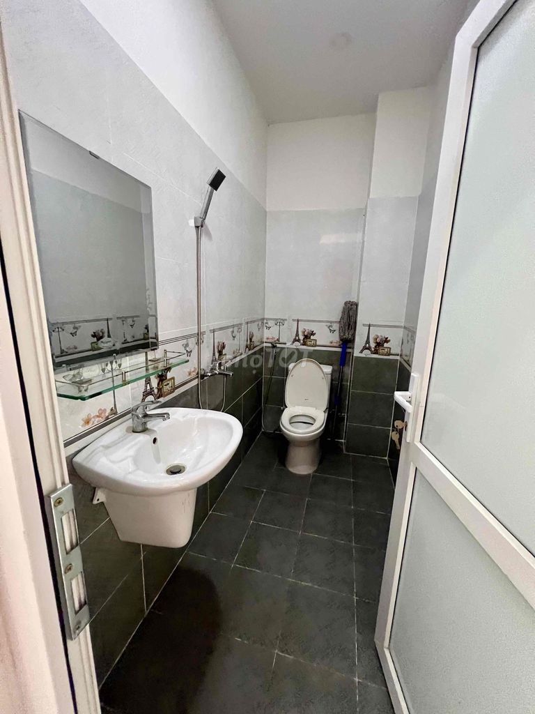 Rent a house right here in the Market of Ming area 220 meters 1 .1 .3rd floor bedroom 5 toilets on the Field of Engine