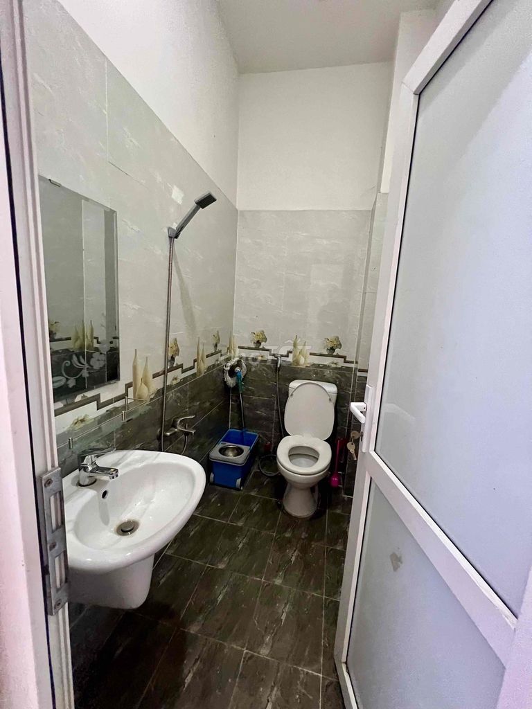 Rent a house right here in the Market of Ming area 220 meters 1 .1 .3rd floor bedroom 5 toilets on the Field of Engine