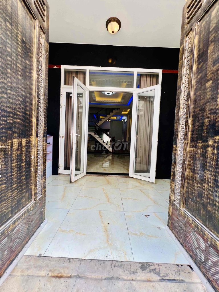 Rent a house right here in the Market of Ming area 220 meters 1 .1 .3rd floor bedroom 5 toilets on the Field of Engine