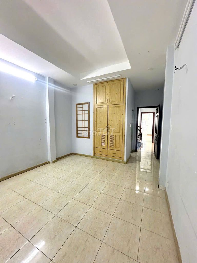 Renting Lê Văn Sỹ, tb, 4% X17 M, 3 stories, 4 bedrooms, New House