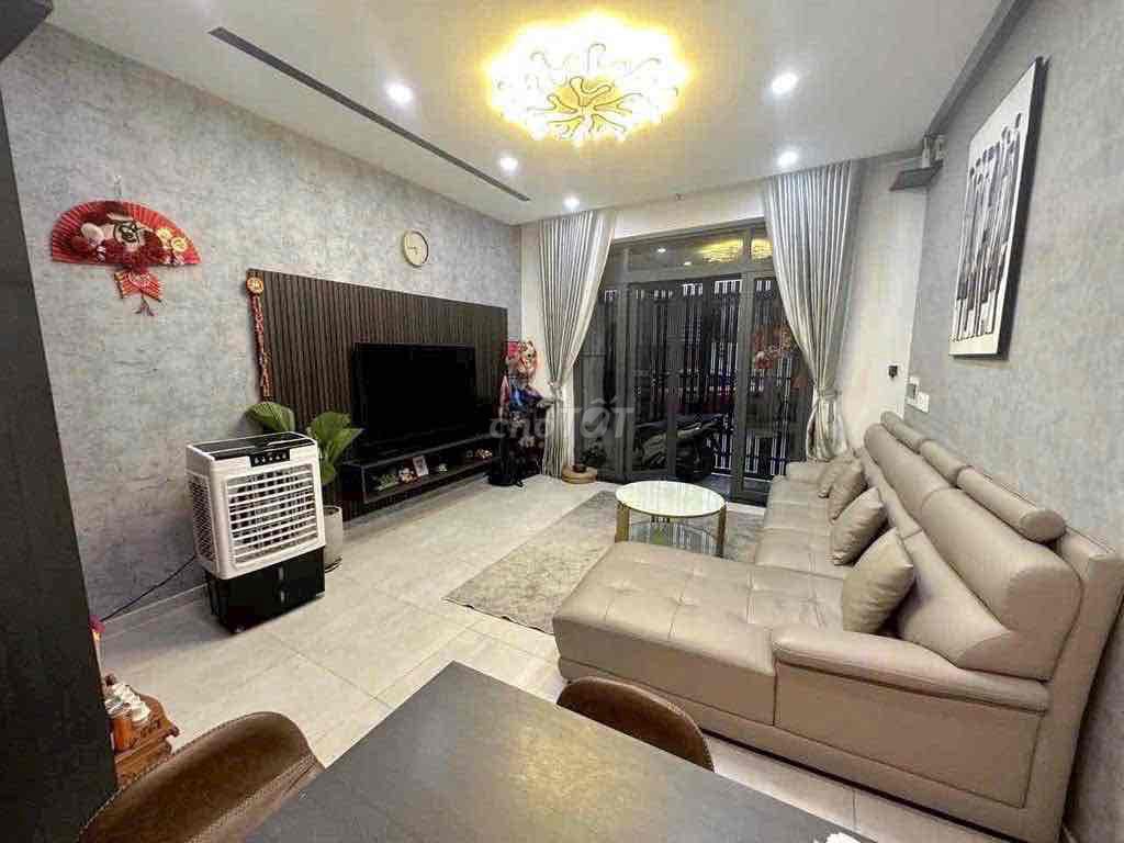 The full interior - advertical (three bedrooms four toilets) - nice house