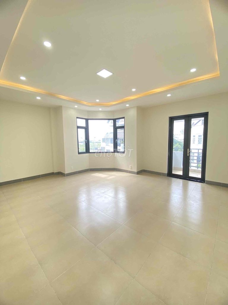 Rent a Liên Phường Q.9 County office at 25 million a month.