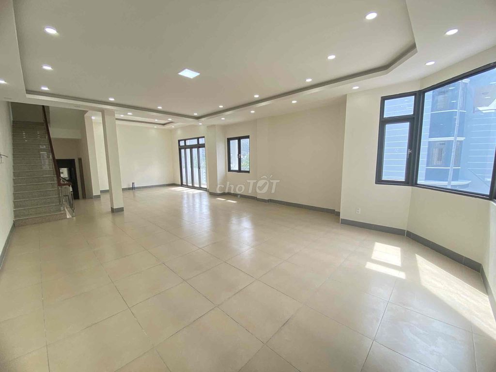 Rent a Liên Phường Q.9 County office at 25 million a month.
