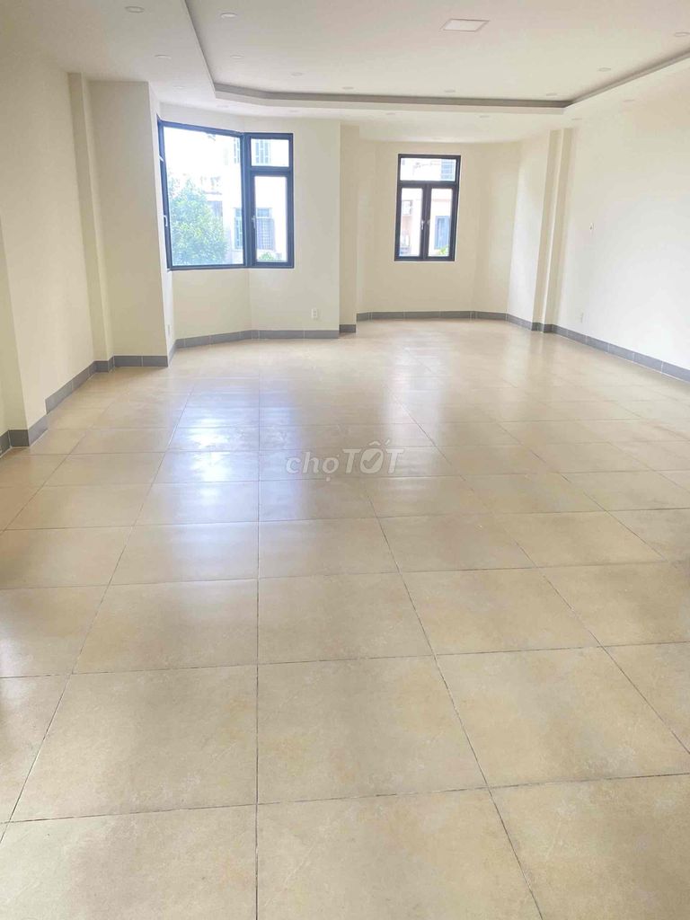 Rent a Liên Phường Q.9 County office at 25 million a month.