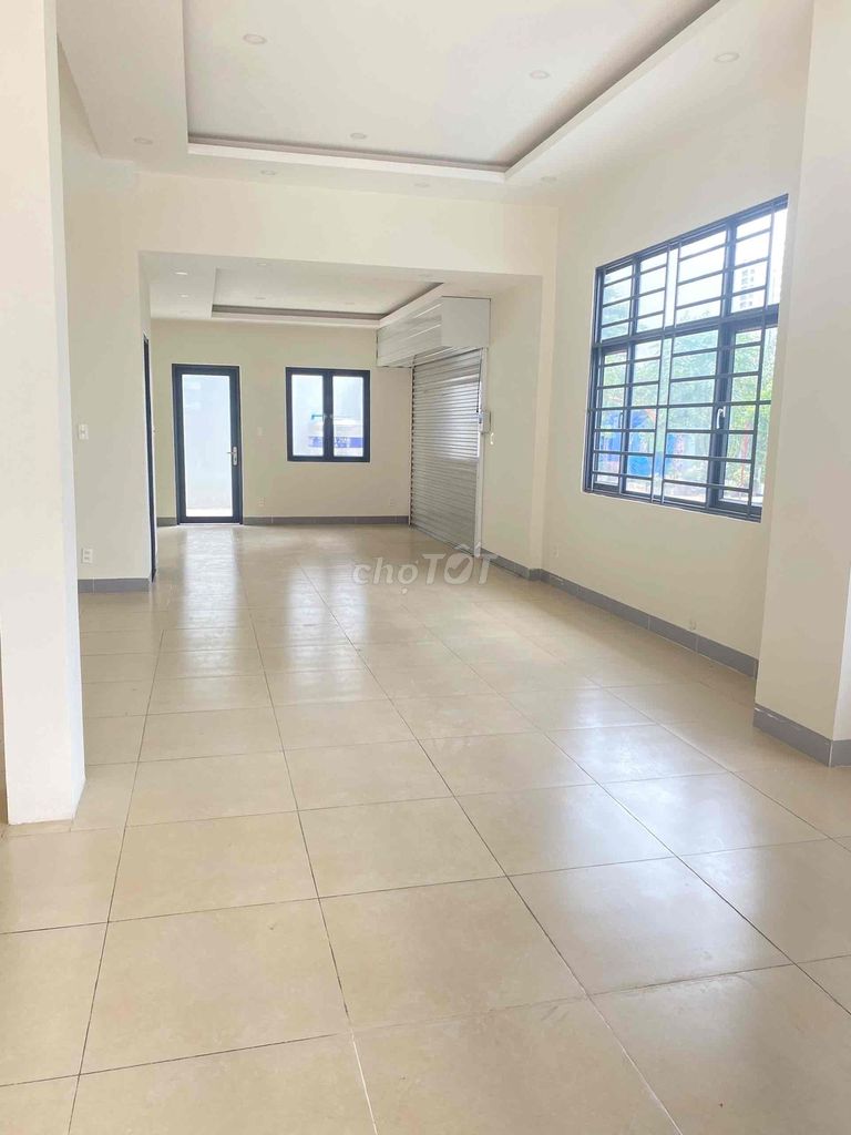 Rent a Liên Phường Q.9 County office at 25 million a month.