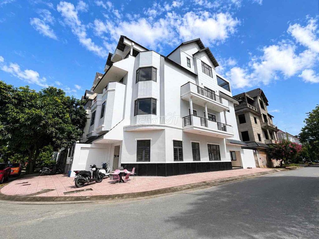 Rent a Liên Phường Q.9 County office at 25 million a month.