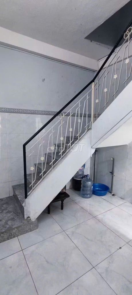 Trần Minh Quyền versus February 3, 3th floor, 3 x13 meters, 16 million