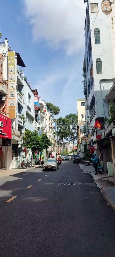 Trần Minh Quyền versus February 3, 3th floor, 3 x13 meters, 16 million