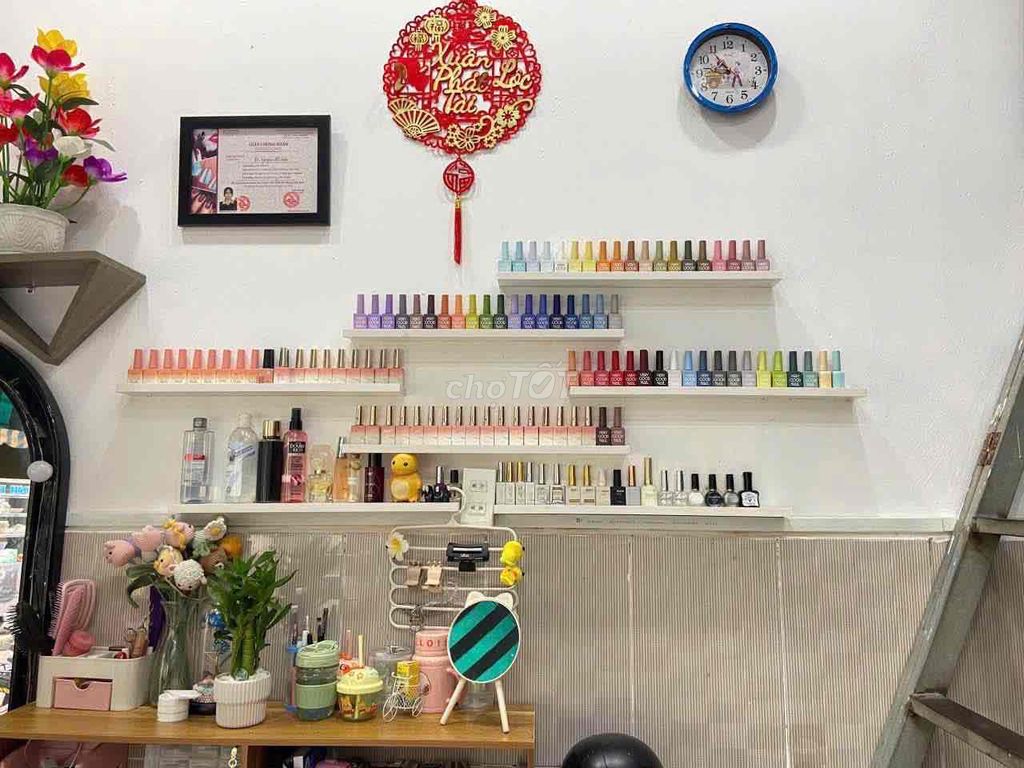 To rent kiosk- - Just open the nail, wash your hair.
