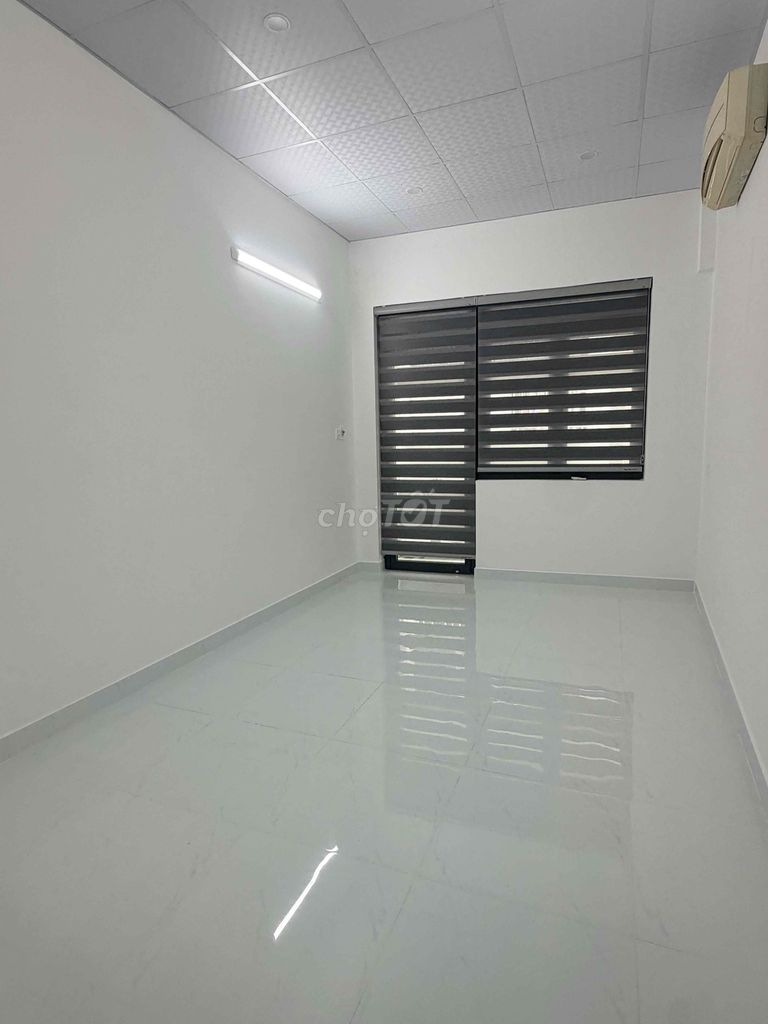 Rent a two-story Lý Chính Thắng in District 3.