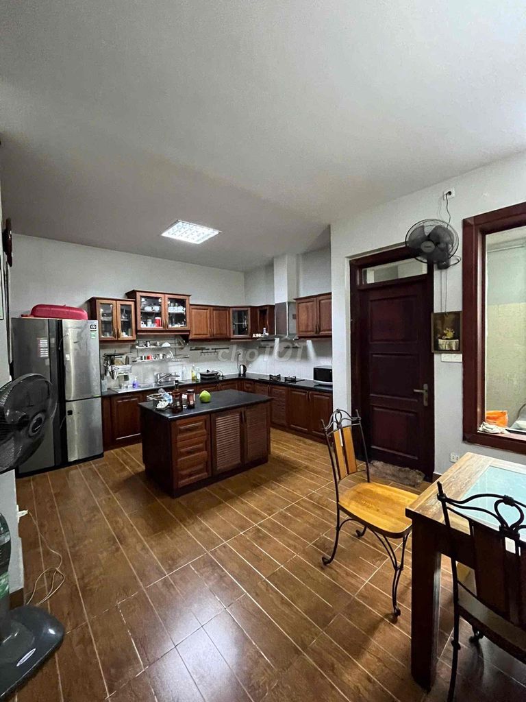 Rent a princely mansion 2-Linh Chiểu.