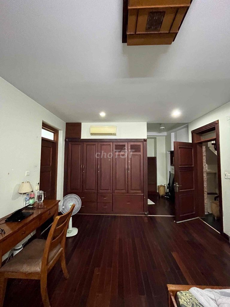 Rent a princely mansion 2-Linh Chiểu.