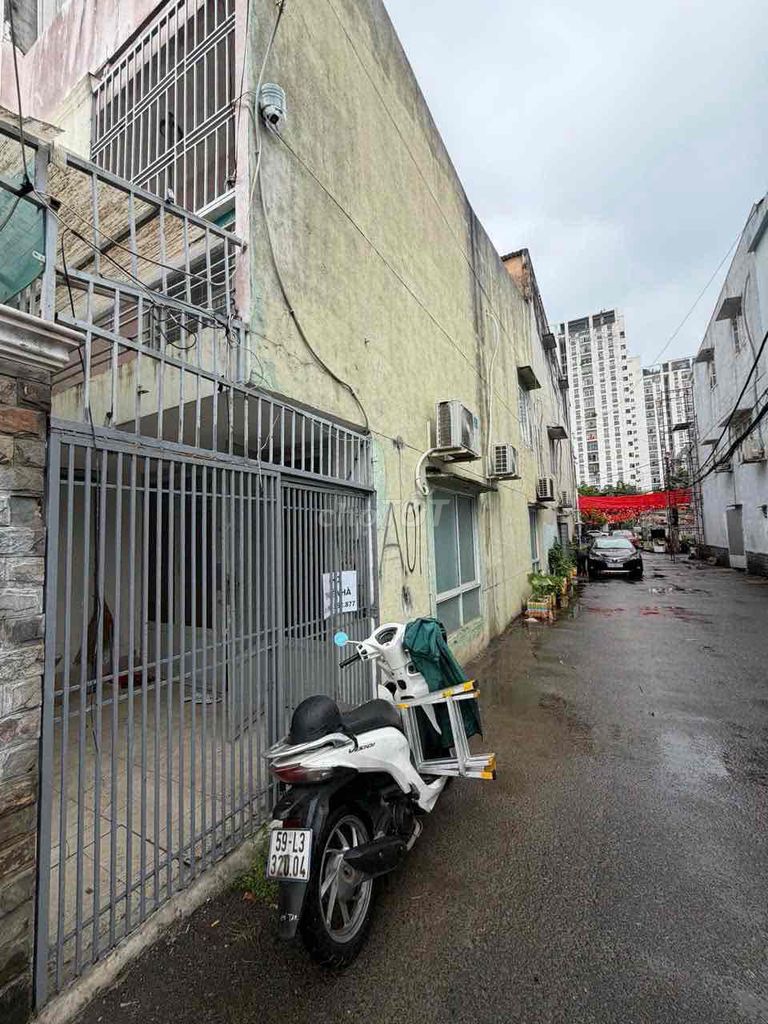 Rent the entire house. 1 st floor. Chung cư Bộ Công An.
