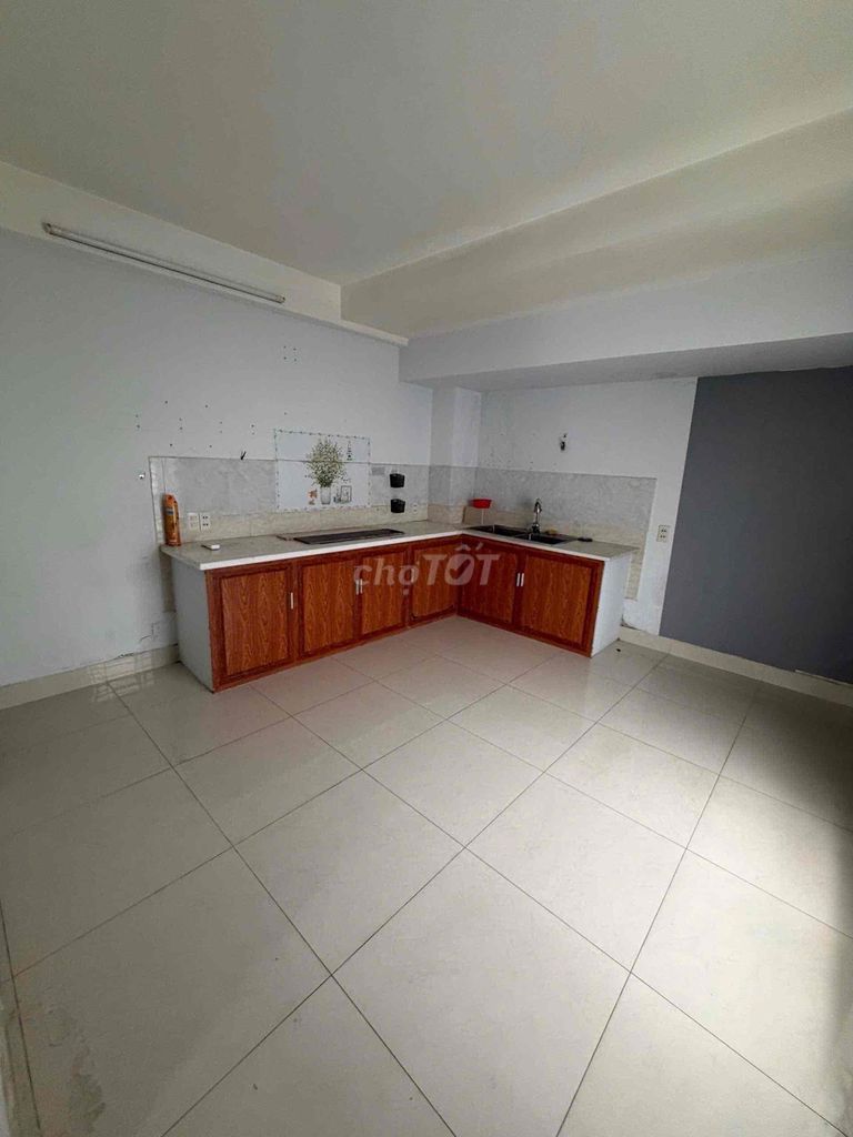 Rent the entire house. 1 st floor. Chung cư Bộ Công An.