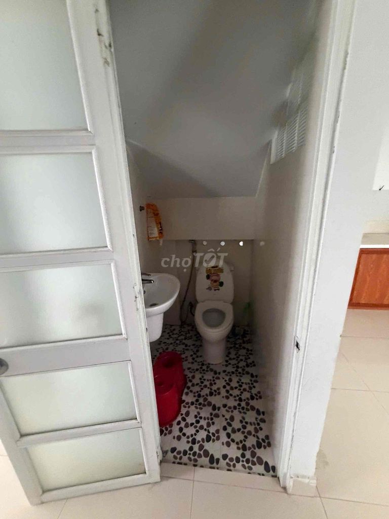 Rent the entire house. 1 st floor. Chung cư Bộ Công An.