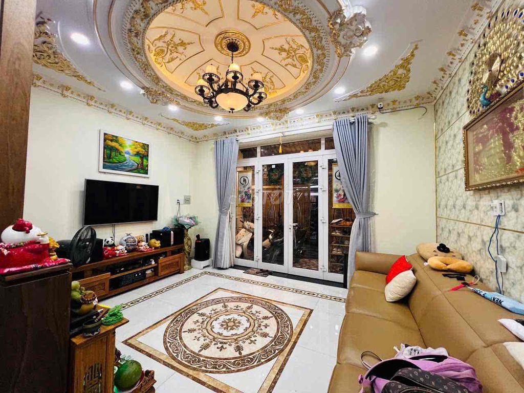 The Full House 71 3 4th floor bedroom 5 x 15 m Huỳnh Tấn Phát District 7