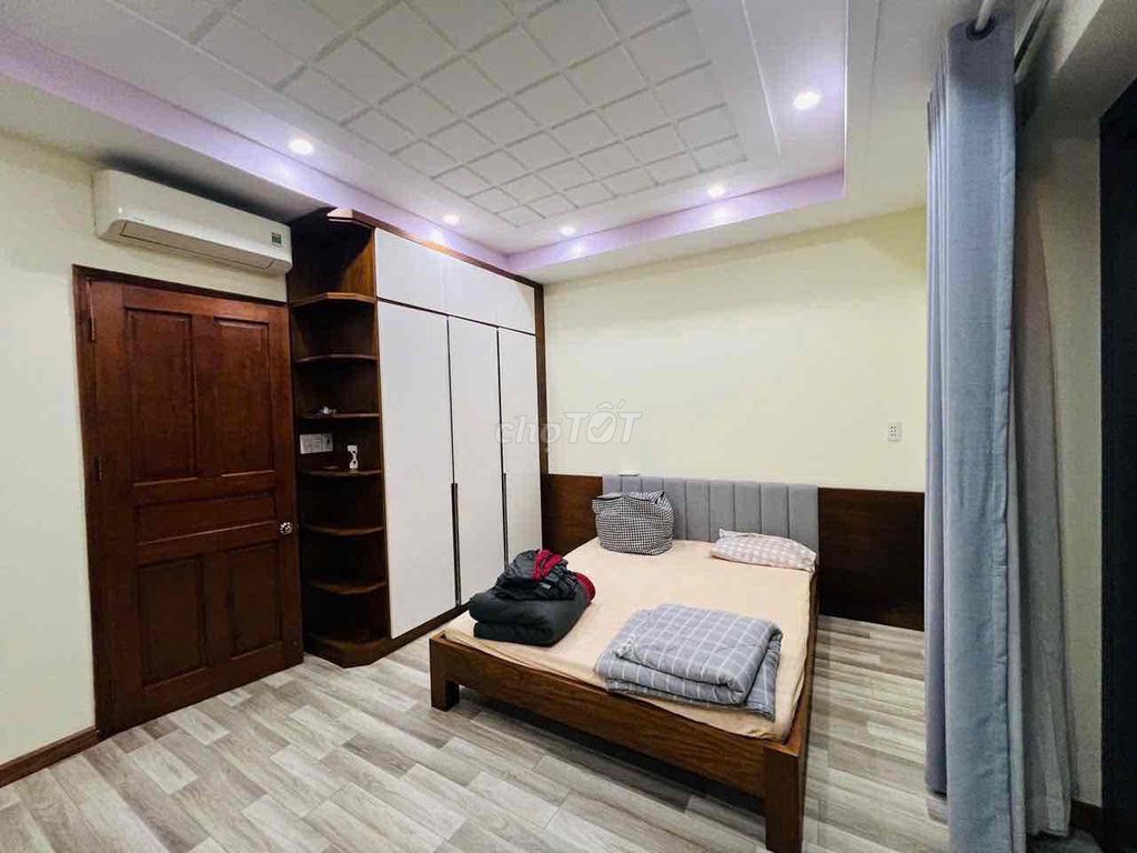 The Full House 71 3 4th floor bedroom 5 x 15 m Huỳnh Tấn Phát District 7