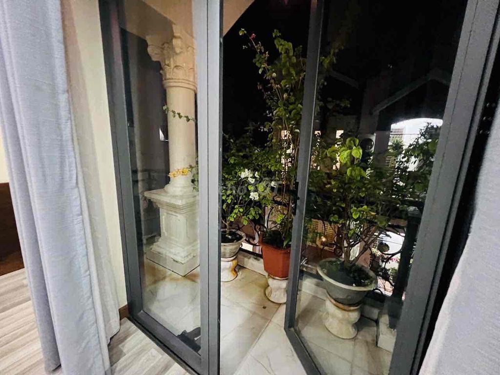 The Full House 71 3 4th floor bedroom 5 x 15 m Huỳnh Tấn Phát District 7