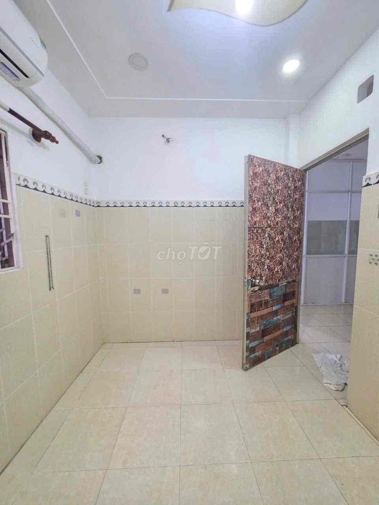 3 Chu Văn An. 4 bedrooms across 5 meters only 9 million.