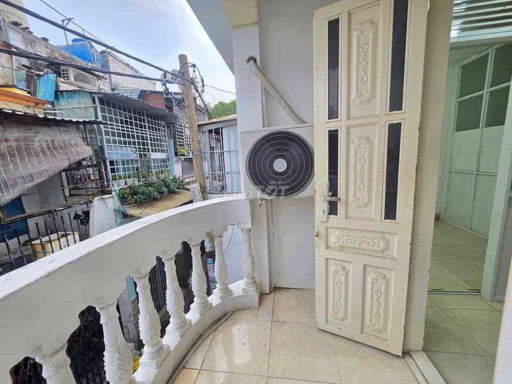3 Chu Văn An. 4 bedrooms across 5 meters only 9 million.