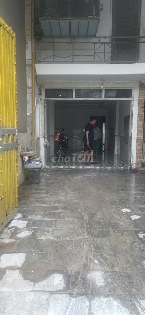 Rent two Số 10 streets - five minutes from the roof.