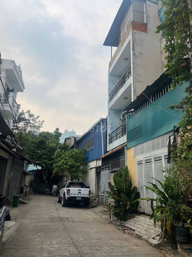 Rent two Số 10 streets - five minutes from the roof.