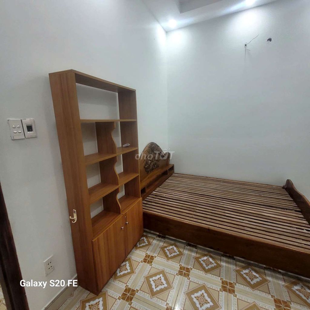 Thạnh Lộc 19s down four stations. 4 x 18 meters floor 3 bedroom 1 toilet costs 8 million alleys