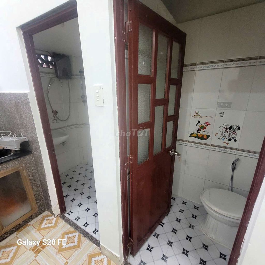 Thạnh Lộc 19s down four stations. 4 x 18 meters floor 3 bedroom 1 toilet costs 8 million alleys