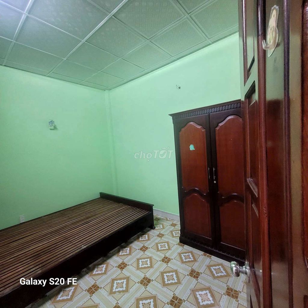 Thạnh Lộc 19s down four stations. 4 x 18 meters floor 3 bedroom 1 toilet costs 8 million alleys