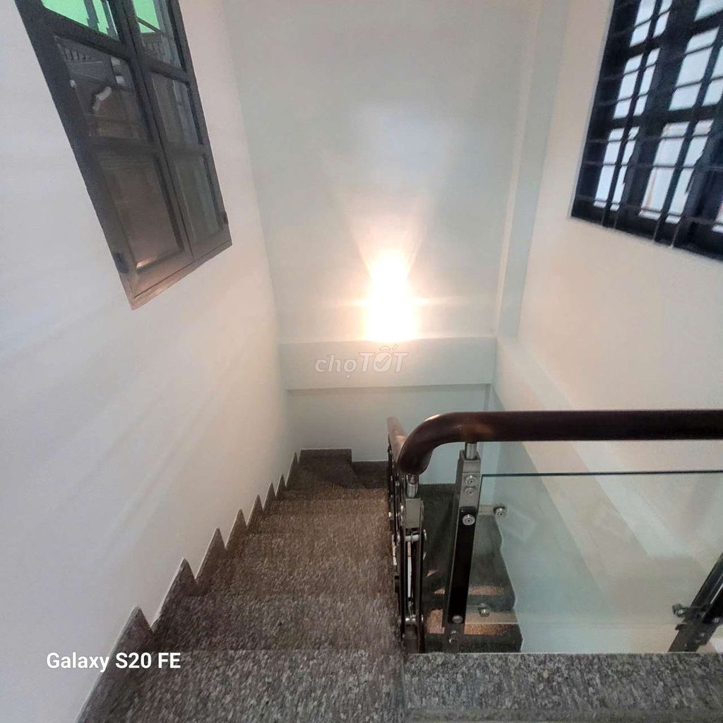 Thạnh Lộc 19s down four stations. 4 x 18 meters floor 3 bedroom 1 toilet costs 8 million alleys