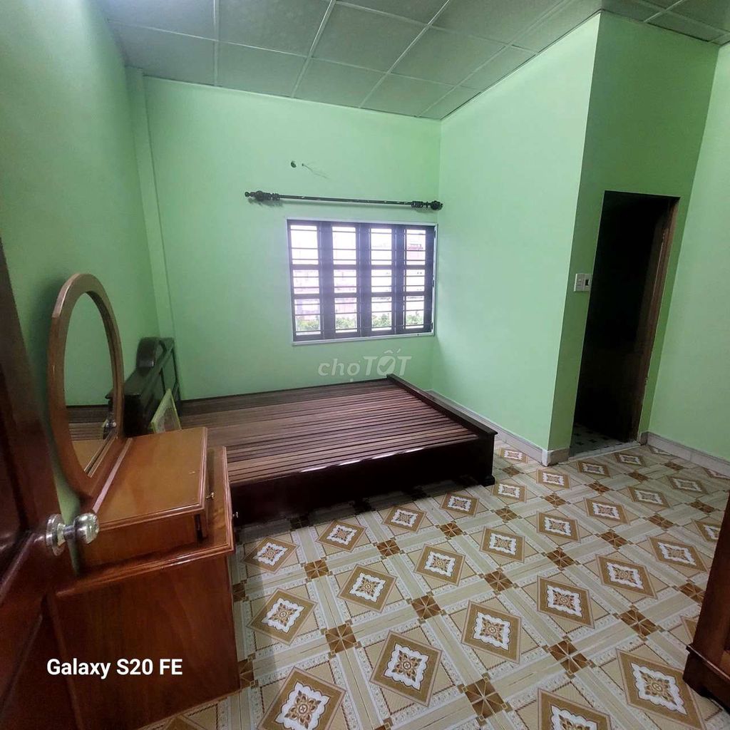 Thạnh Lộc 19s down four stations. 4 x 18 meters floor 3 bedroom 1 toilet costs 8 million alleys