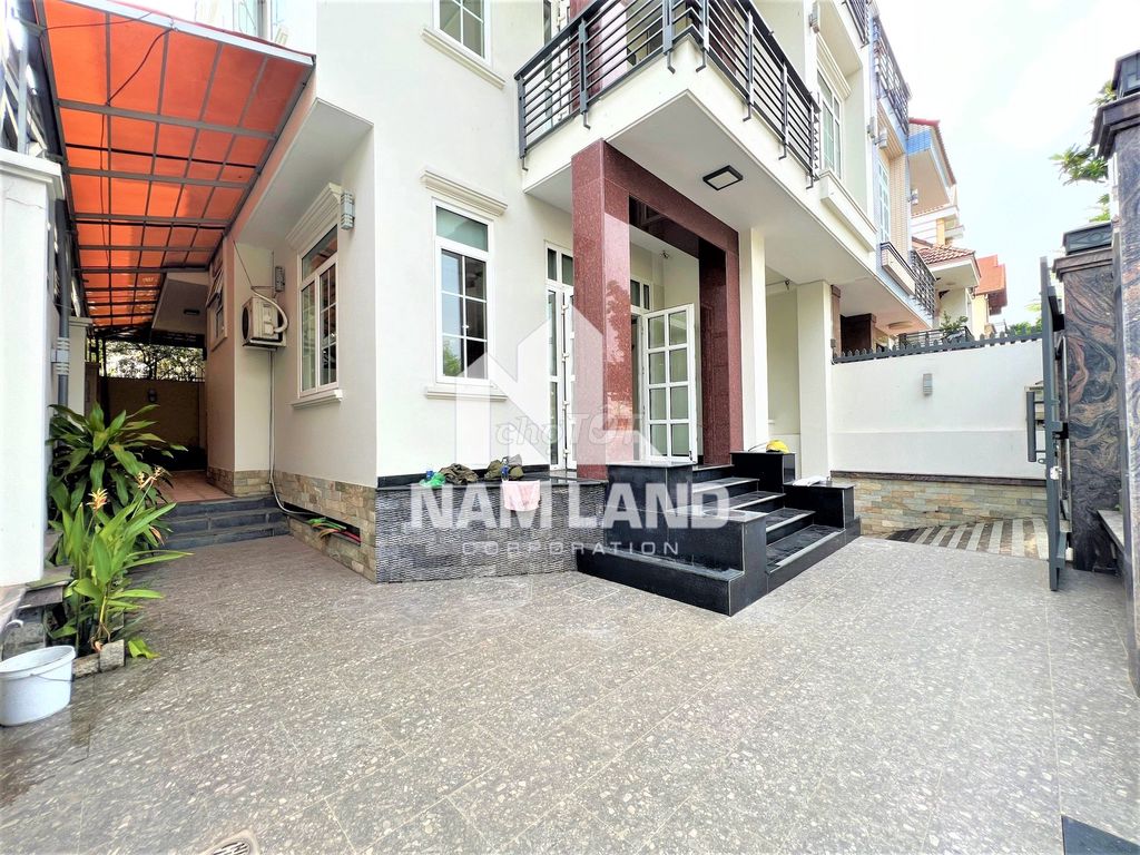 The house has been rented 360 meters of Tescan Garden. Three bedrooms, 30 million.