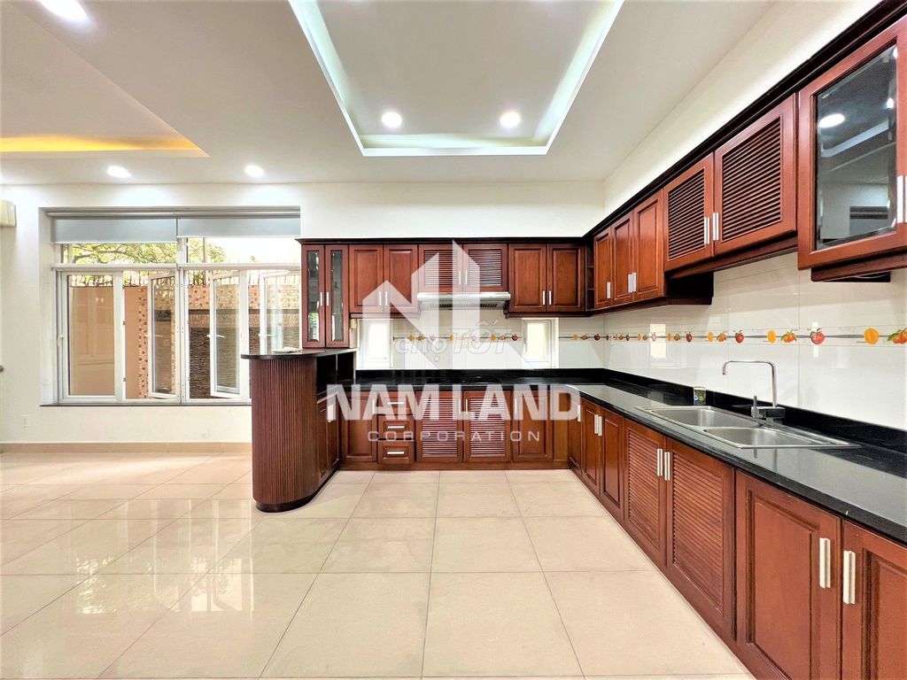 The house has been rented 360 meters of Tescan Garden. Three bedrooms, 30 million.
