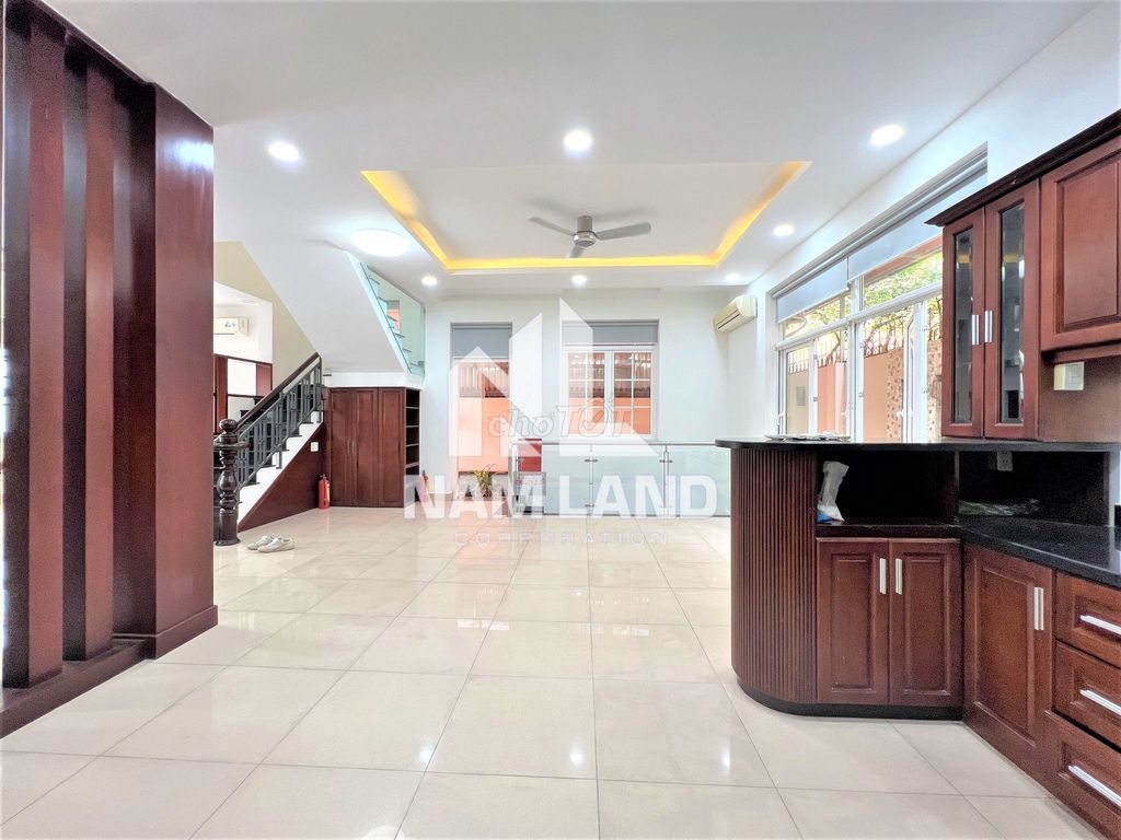 The house has been rented 360 meters of Tescan Garden. Three bedrooms, 30 million.
