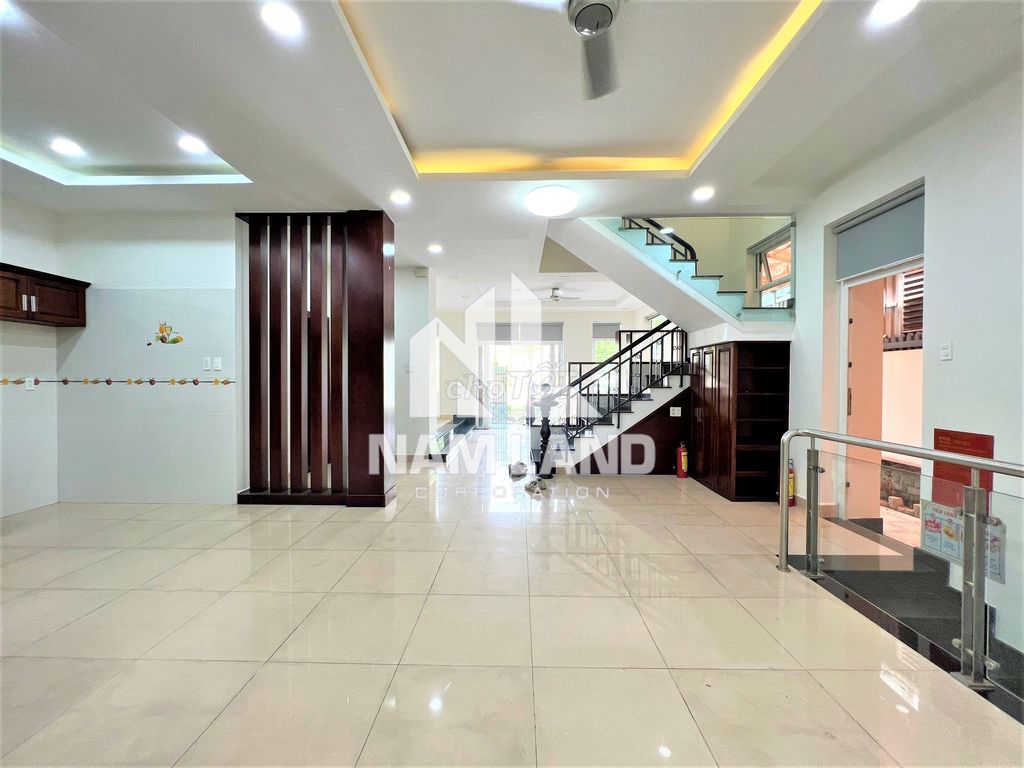 The house has been rented 360 meters of Tescan Garden. Three bedrooms, 30 million.