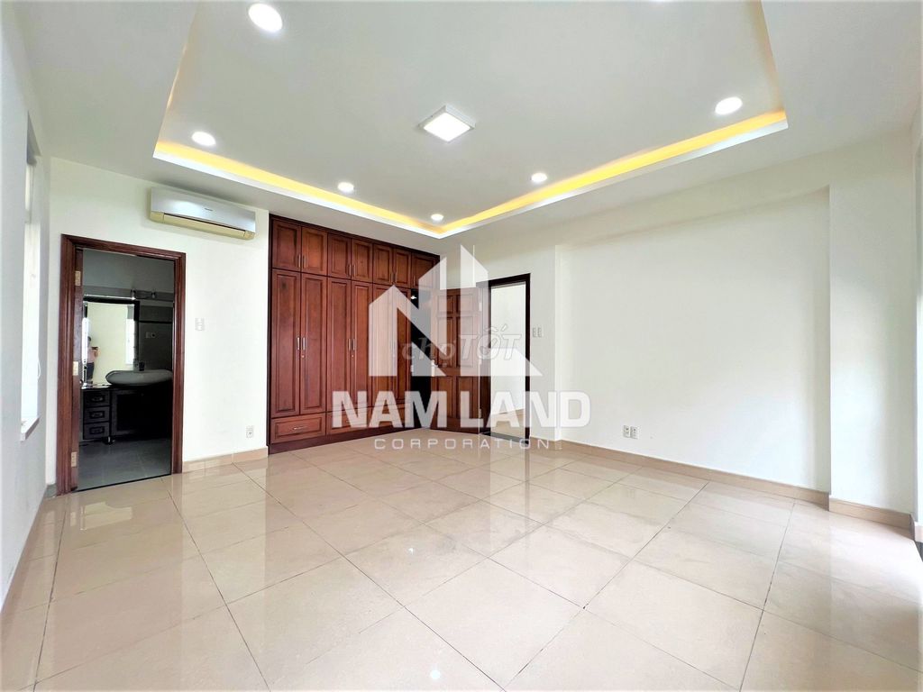 The house has been rented 360 meters of Tescan Garden. Three bedrooms, 30 million.