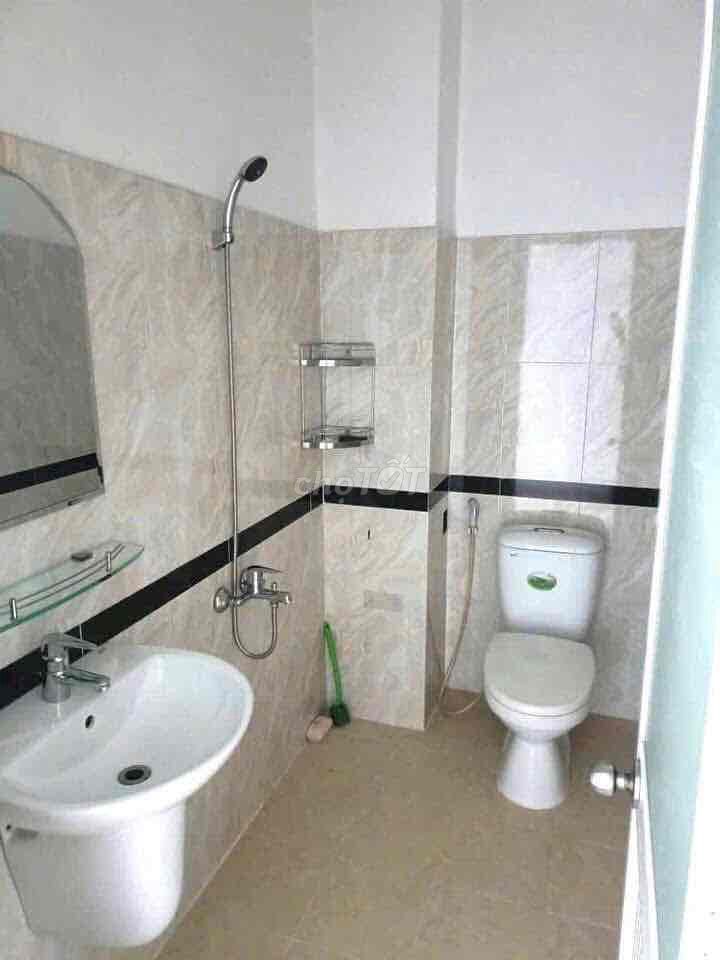 It's a house near the invented market. Two bedrooms, two bathrooms. Car road